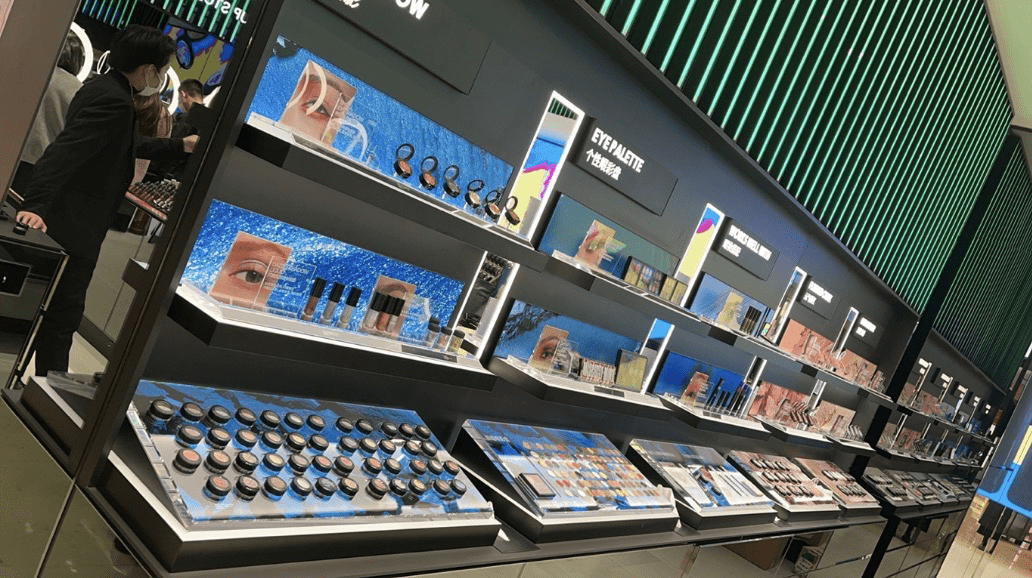美妆博主寻新路，眼妆迎来新市场(图1)